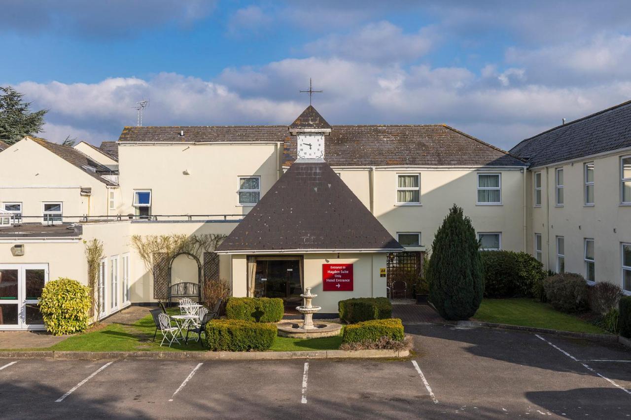 Ramada By Wyndham Cheltenham Hotel Exterior photo