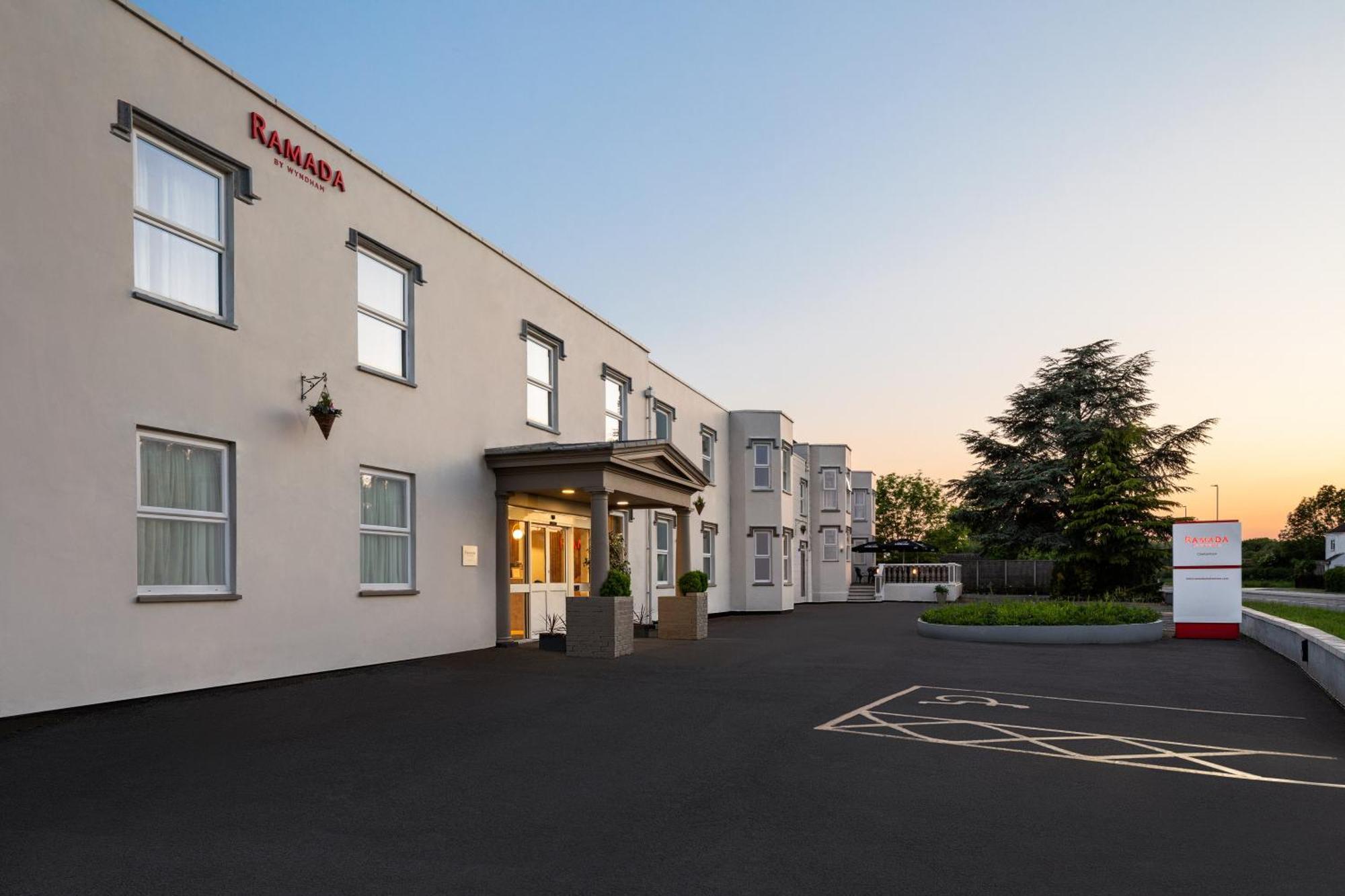 Ramada By Wyndham Cheltenham Hotel Exterior photo