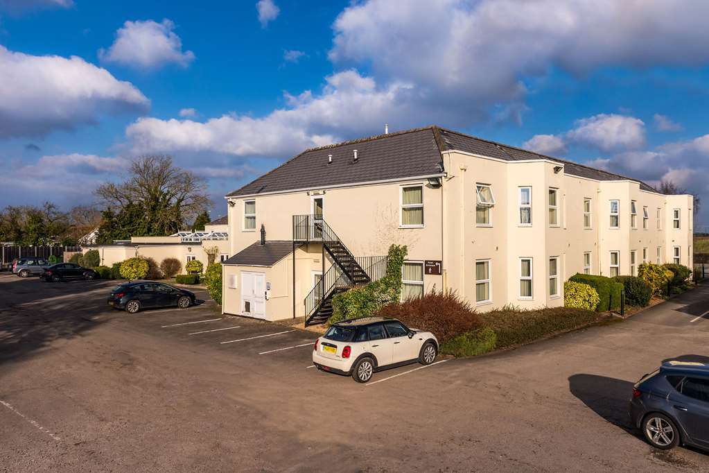 Ramada By Wyndham Cheltenham Hotel Exterior photo